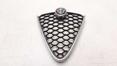 Recambio de rejilla delantera para alfa romeo giulia (952) 2016- 2.2 jtdm cat referencia OEM IAM 156110134  