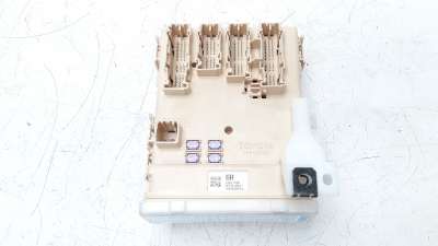Recambio de caja reles / fusibles para toyota rav 4 2012-2019 referencia OEM IAM 8273042811  