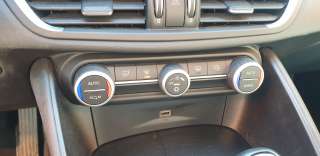 Recambio de mando climatizador para alfa romeo giulia (952) 2016- 2.2 jtdm cat referencia OEM IAM 01561303470  