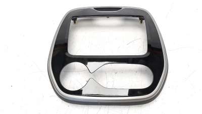 Recambio de moldura para renault captur 2013- 0.9 energy referencia OEM IAM 682704761R  