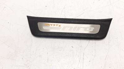 Recambio de moldura para kia niro 2016- referencia OEM IAM 85877G5100  