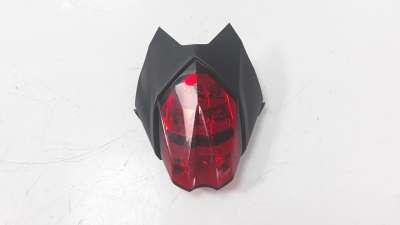 Recambio de piloto trasero central para triumph street triple 2012-2017 street triple r referencia OEM IAM T2700631  