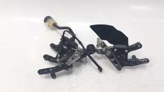 Recambio de estribos laterales para triumph street triple 2012-2017 street triple r referencia OEM IAM A9938207  