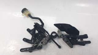 Recambio de estribos laterales para triumph street triple 2012-2017 street triple r referencia OEM IAM A9938207  