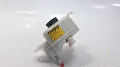 Recambio de deposito servo para toyota yaris 2014-2017 referencia OEM IAM 03350887081  