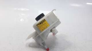 Recambio de deposito servo para toyota yaris 2014-2017 referencia OEM IAM 03350887081  