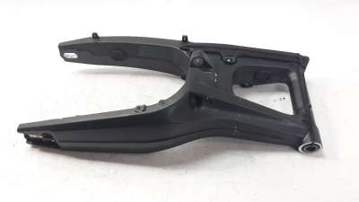 Recambio de puente trasero para honda cb 650r 2018- referencia OEM IAM 52200MKND50  