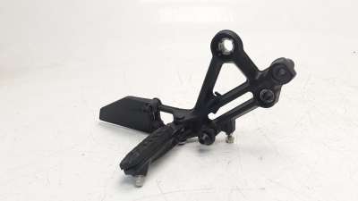Recambio de estribo lateral para ktm 390 duke 2016- referencia OEM IAM 93003140033  