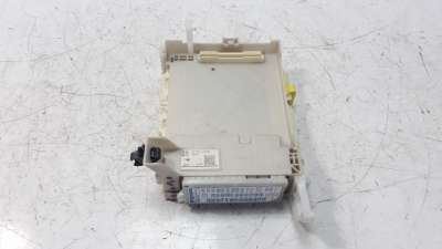 Recambio de caja reles / fusibles para toyota yaris 2014-2017 referencia OEM IAM 8273052K40  