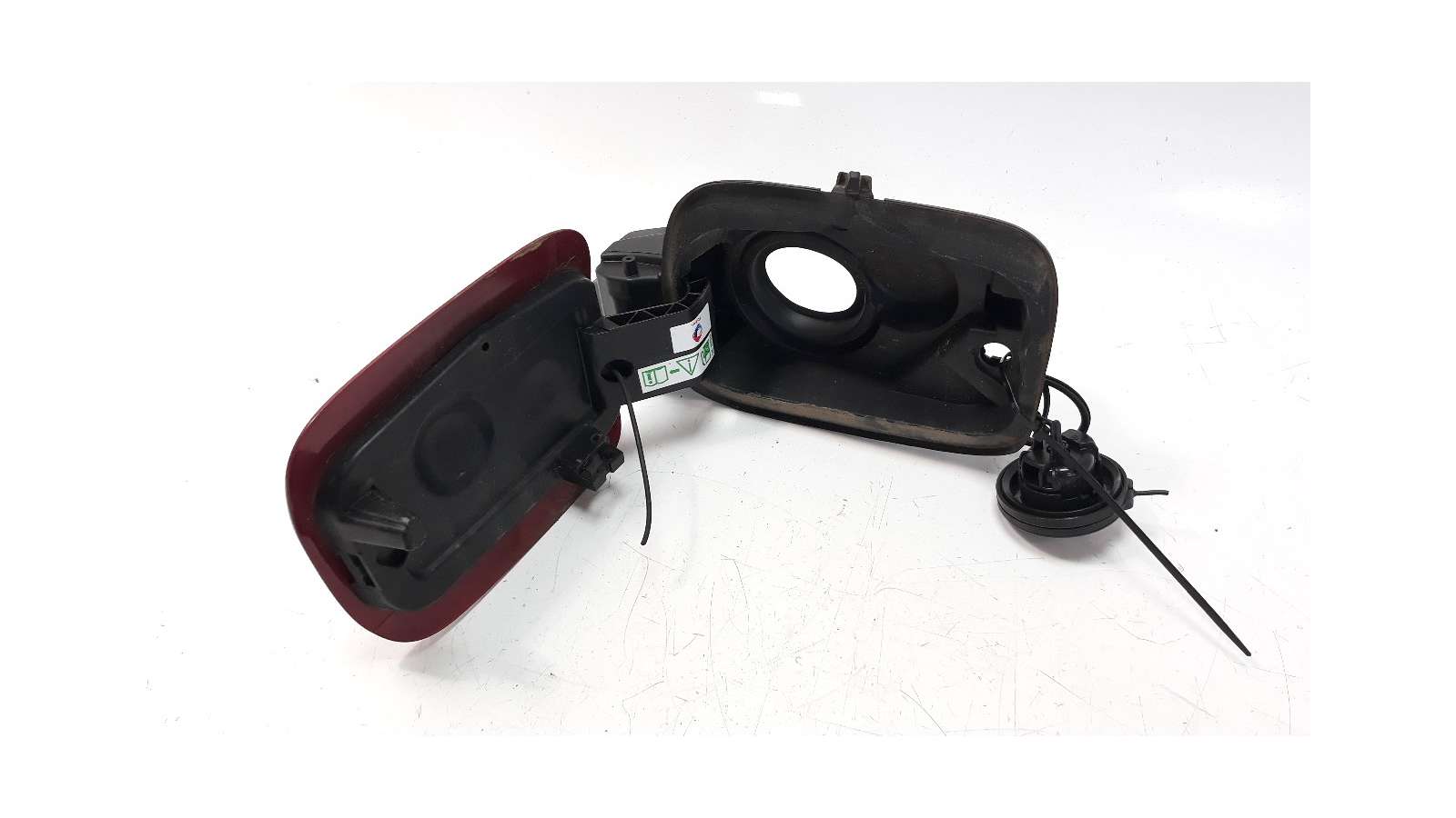 Recambio de tapa exterior combustible para peugeot 308 2013- 1.2 12v e-thp referencia OEM IAM 9817500680   Recambio de tapa exterior combustible para peugeot 308 2013- 1.2 12v e-thp referencia OEM IAM 9817500680