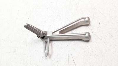 Recambio de estribo lateral para honda cb 650r 2018- referencia OEM IAM 50760MKND50  