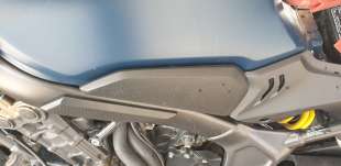 Recambio de moldura para honda cb 650r 2018- referencia OEM IAM 83611MKND500   2