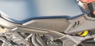 Recambio de moldura para honda cb 650r 2018- referencia OEM IAM 83611MKND500  