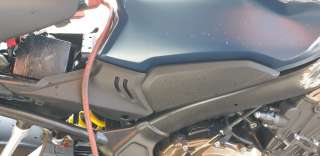 Recambio de moldura para honda cb 650r 2018- referencia OEM IAM 83511MKND500  