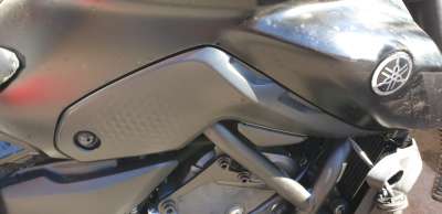 Recambio de moldura para yamaha mt-07 2014- referencia OEM IAM BAT24122  
