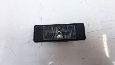 Recambio de piloto matricula para nissan qashqai (j11) 2013- 1.2 16v cat referencia OEM IAM 25300100  