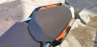 Recambio de asiento para ktm 125 duke 2016- 125 duke referencia OEM IAM 93007047000  