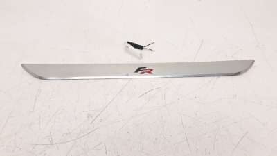 Recambio de moldura para seat leon (5f1) 2012- 2.0 tdi referencia OEM IAM 5F4947417A  