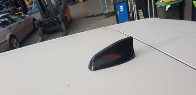 Recambio de antena para land rover range rover evoque 2018- referencia OEM IAM LR117613  