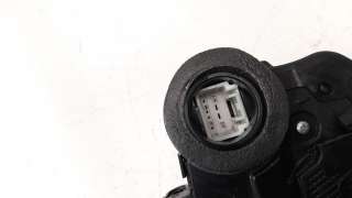 Recambio de cerradura puerta trasera derecha para toyota avensis 2015-2018 1.8 16v cat referencia OEM IAM 6905005051  