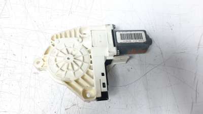 Recambio de motor elevalunas trasero derecho para land rover range rover sport 2005-2011 3.0 td v6 cat referencia OEM IAM 053601