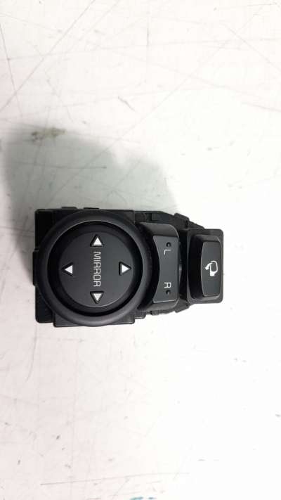 Recambio de mando retrovisor para kia stonic (ybcuv) 2017- 1.6 crdi cat referencia OEM IAM 4D64801160  