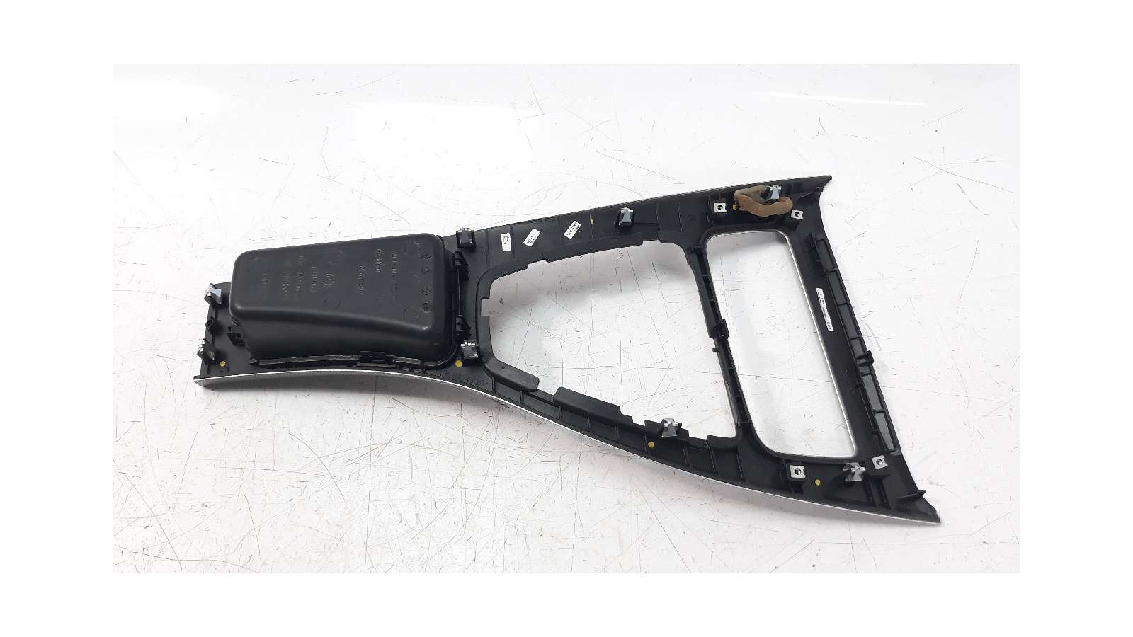 Recambio de moldura para bmw serie 3 coupe (e92) 2006-2012 2.0 turbodiesel cat referencia OEM IAM 7118034   Recambio de moldura para bmw serie 3 coupe (e92) 2006-2012 2.0 turbodiesel cat referencia OEM IAM 7118034