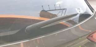 Recambio de brazo limpia trasero para kia stonic (ybcuv) 2017- 1.2 cat referencia OEM IAM 988112P000   2