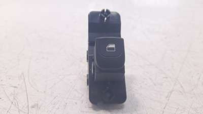 Recambio de mando elevalunas trasero izquierdo para kia stonic (ybcuv) 2017- 1.2 cat referencia OEM IAM 93580H8000WK  