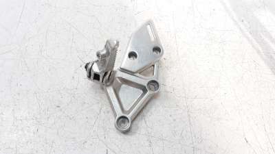 Recambio de estribo lateral para honda cbr 650r 2018- referencia OEM IAM 50600MKND50  