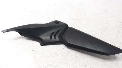 Recambio de moldura para honda cbr 650r 2018- referencia OEM IAM 83611MKYD500  