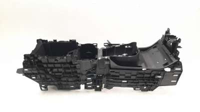 Recambio de moldura para land rover range rover evoque 2018- referencia OEM IAM K8D2045C22B  