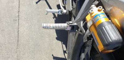 Recambio de estribo lateral para yamaha mt-09 (7.2013) 2013-2020 referencia OEM IAM 3VR274310200  