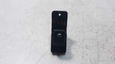 Recambio de mando elevalunas delantero derecho para kia stonic (ybcuv) 2017- 1.0 tgdi cat referencia OEM IAM 93576H8000  