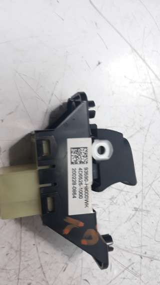 Recambio de mando elevalunas trasero derecho para kia stonic (ybcuv) 2017- 1.0 tgdi cat referencia OEM IAM 4D65251000  