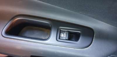 Recambio de mando elevalunas trasero izquierdo para jeep renegade 2014- limited 4x4 referencia OEM IAM 5VH85LXHAA  