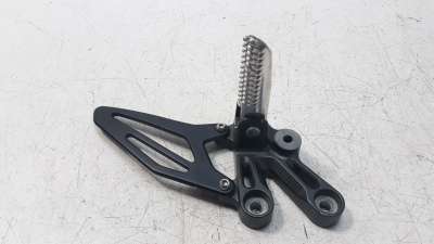 Recambio de estribo lateral para yamaha yzf-r6 2017- referencia OEM IAM B7N2745100  