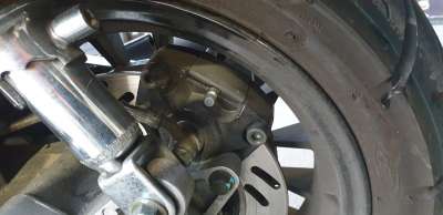 Recambio de pinza de freno trasera derecha para lambretta v200 special flex 2021- special flex referencia OEM IAM L55500LMB0000 