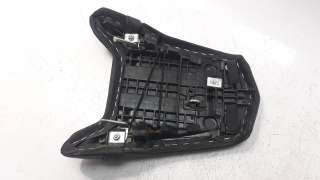 Recambio de asiento para honda cb 650r 2018- referencia OEM IAM 77300MKN0510  