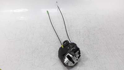 Recambio de cerradura puerta trasera izquierda para toyota auris 2012-2019 1.4 turbodiesel cat referencia OEM IAM 6906005051  