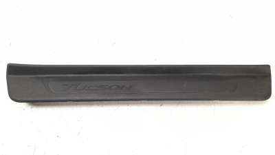 Recambio de moldura para hyundai tucson 2015- 1.6 cat referencia OEM IAM 85883D7000  