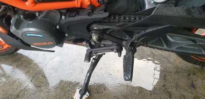 Recambio de estribo lateral para ktm 125 duke 2016- 125 duke referencia OEM IAM 93003038000  