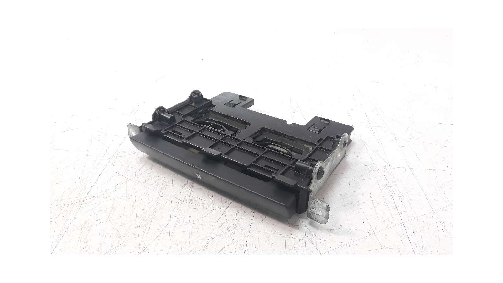 Recambio de cenicero para nissan terrano/terrano.ii (r20) 1993-2007 3.0 td cat referencia OEM IAM 684300X810   Recambio de cenicero para nissan terrano/terrano.ii (r20) 1993-2007 3.0 td cat referencia OEM IAM 684300X810