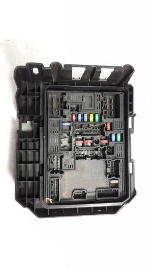 Recambio de caja reles / fusibles para renault captur ii 2019- 1.3 tce referencia OEM IAM 284B67877R  