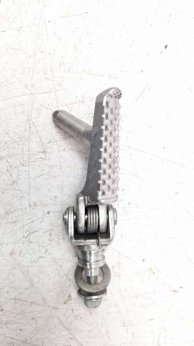 Recambio de estribo lateral para honda cb 125 f 2015- referencia OEM IAM 50665MEL000  