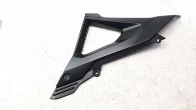 Recambio de moldura para honda cb 125 f 2015- referencia OEM IAM 83511K94T00  