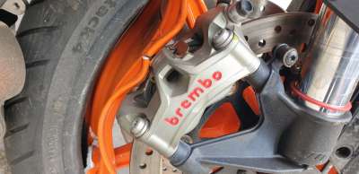 Recambio de pinza de freno delantera derecha para ktm 1290 super duke r 2019- referencia OEM IAM 6171301600158  