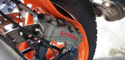 Recambio de pinza de freno delantera izquierda para ktm 1290 super duke r 2019- referencia OEM IAM 6171301500158  