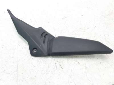 Recambio de moldura para honda cb 650r 2018- cb 650r referencia OEM IAM 83511MKYD500  