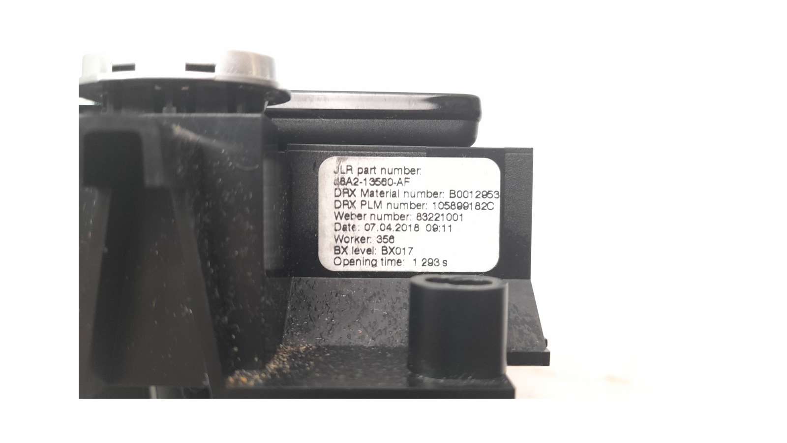 Recambio de moldura para land rover range rover velar 2017- 2.0 turbo cat referencia OEM IAM J8A213560AF B0012953  Recambio de moldura para land rover range rover velar 2017- 2.0 turbo cat referencia OEM IAM J8A213560AF B0012953
